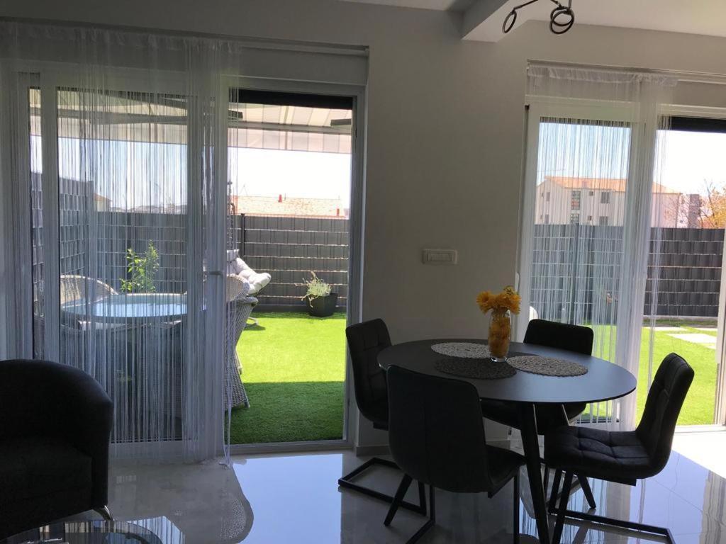 Hedonist-Luxury 2 Bedroom Apartment With Private Hot Tub, Garden And Free Parking Τρογκίρ Εξωτερικό φωτογραφία