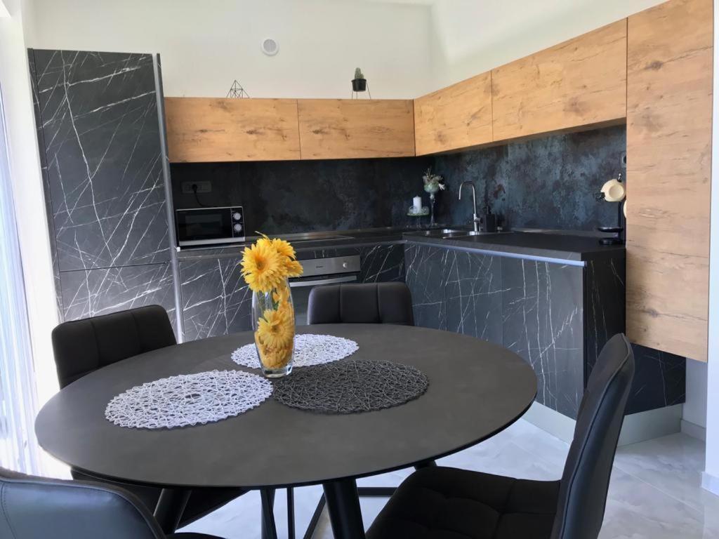 Hedonist-Luxury 2 Bedroom Apartment With Private Hot Tub, Garden And Free Parking Τρογκίρ Εξωτερικό φωτογραφία