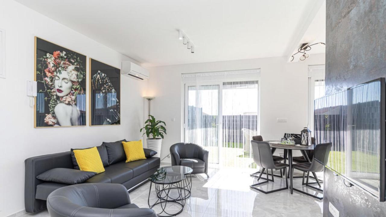 Hedonist-Luxury 2 Bedroom Apartment With Private Hot Tub, Garden And Free Parking Τρογκίρ Εξωτερικό φωτογραφία