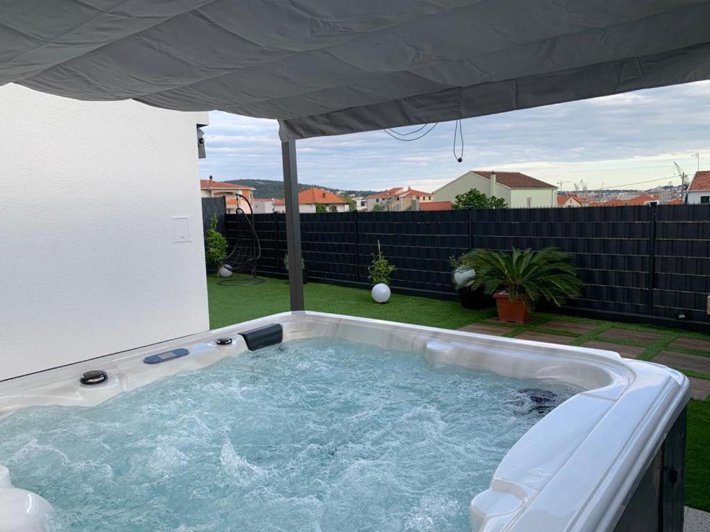 Hedonist-Luxury 2 Bedroom Apartment With Private Hot Tub, Garden And Free Parking Τρογκίρ Εξωτερικό φωτογραφία