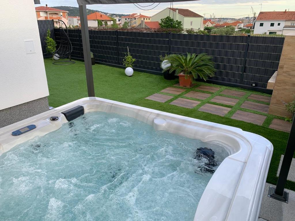 Hedonist-Luxury 2 Bedroom Apartment With Private Hot Tub, Garden And Free Parking Τρογκίρ Εξωτερικό φωτογραφία